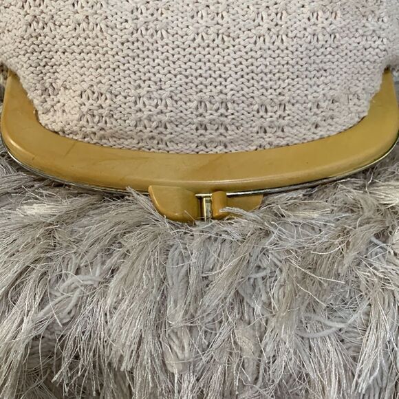 Vintage Crocheted Clutch With Bakelite Handle Unbranded - Picture 16 of 17